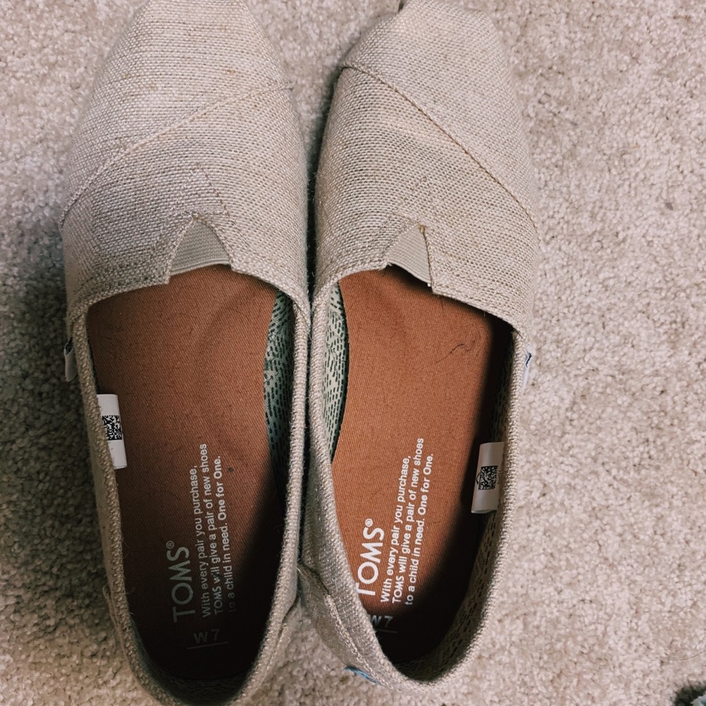 BRAND NEW classic TOMS - Picture 2 of 3
